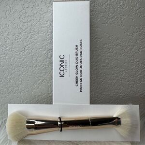 $11 🌙 Iconic‎ Cheek Glow Brush Duo 🆕 FULL SZ